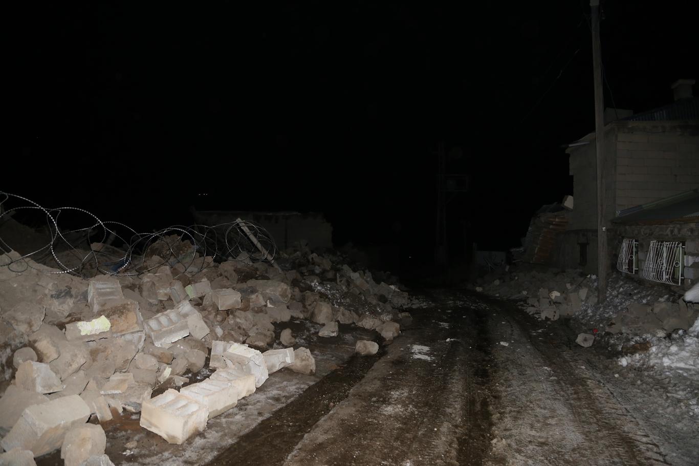İkinci deprem Gelenler köyünde büyük hasara neden oldu